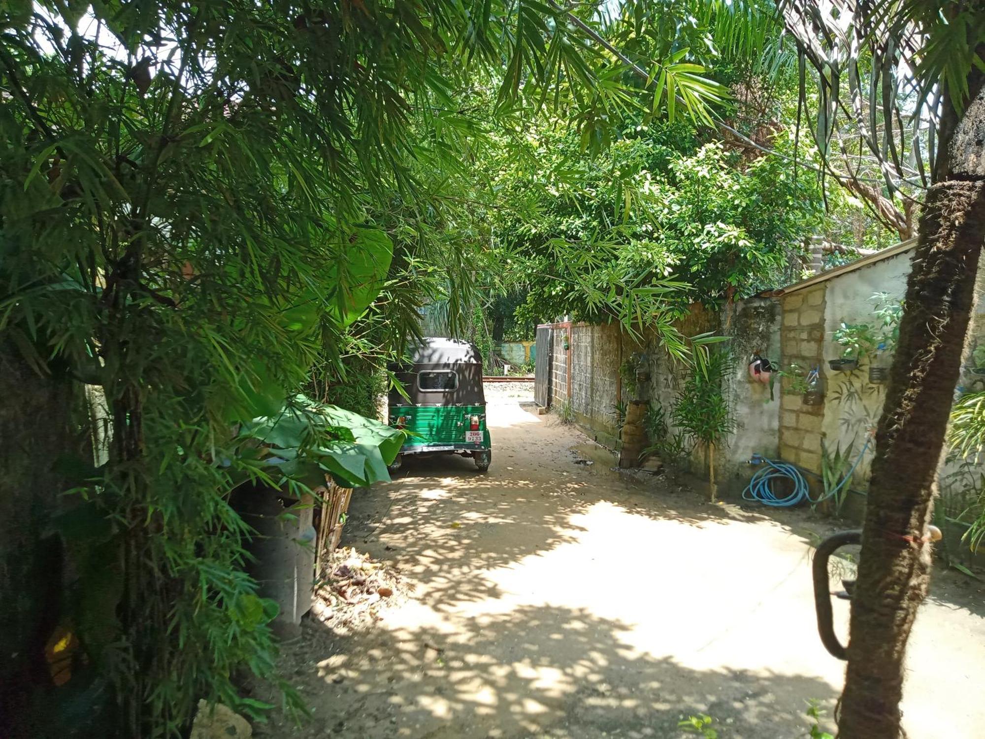 Suninn Hostel And Surf School Weligama Dış mekan fotoğraf